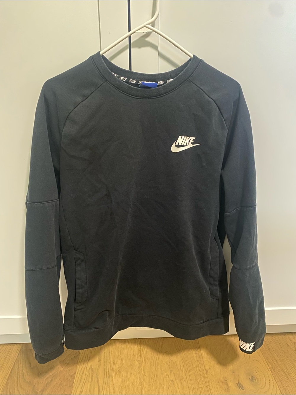 Nike woman’s Crewneck